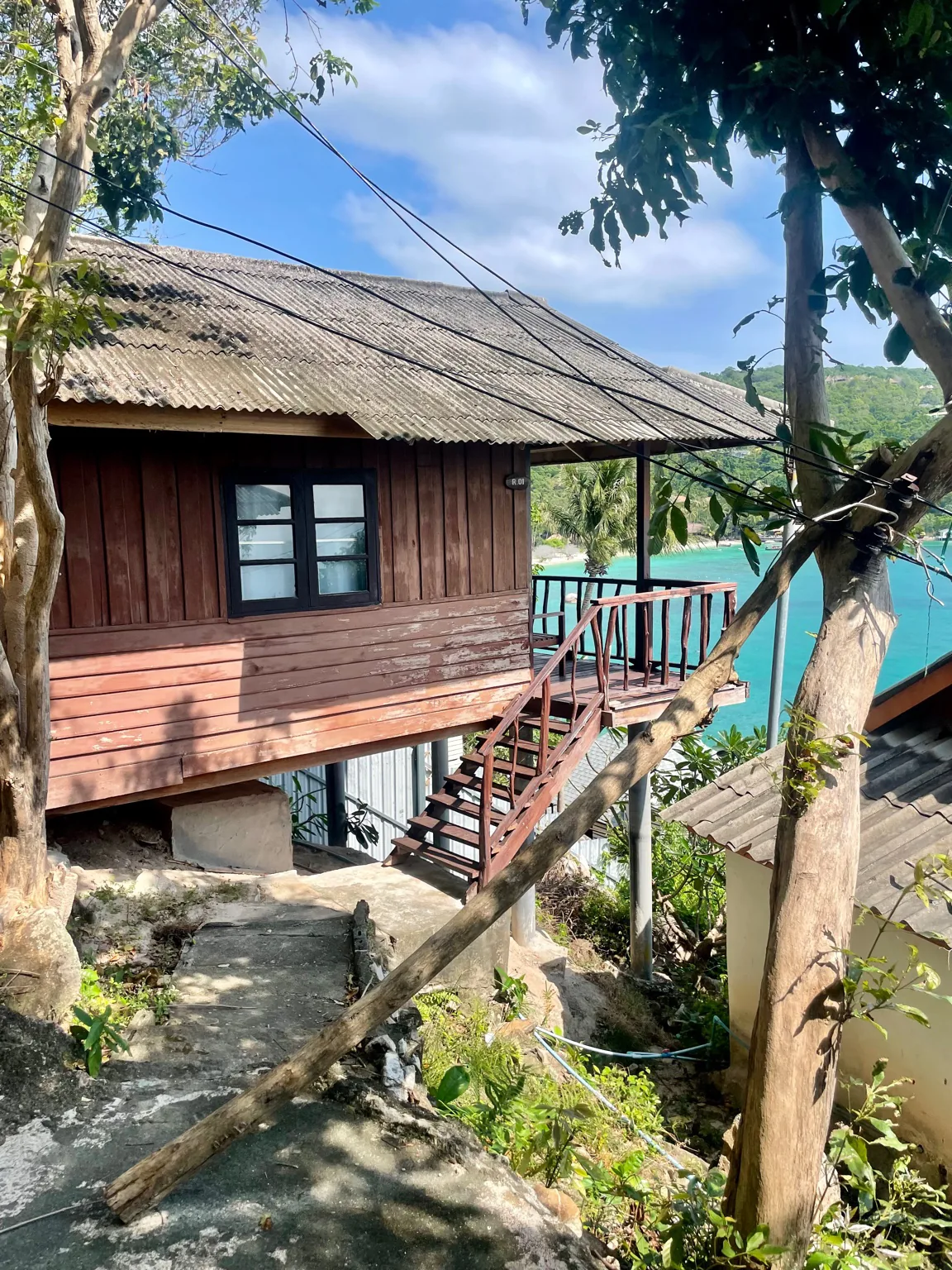 The exterior of a wooden hut with a view of the ocean in Koh Tao Thailand