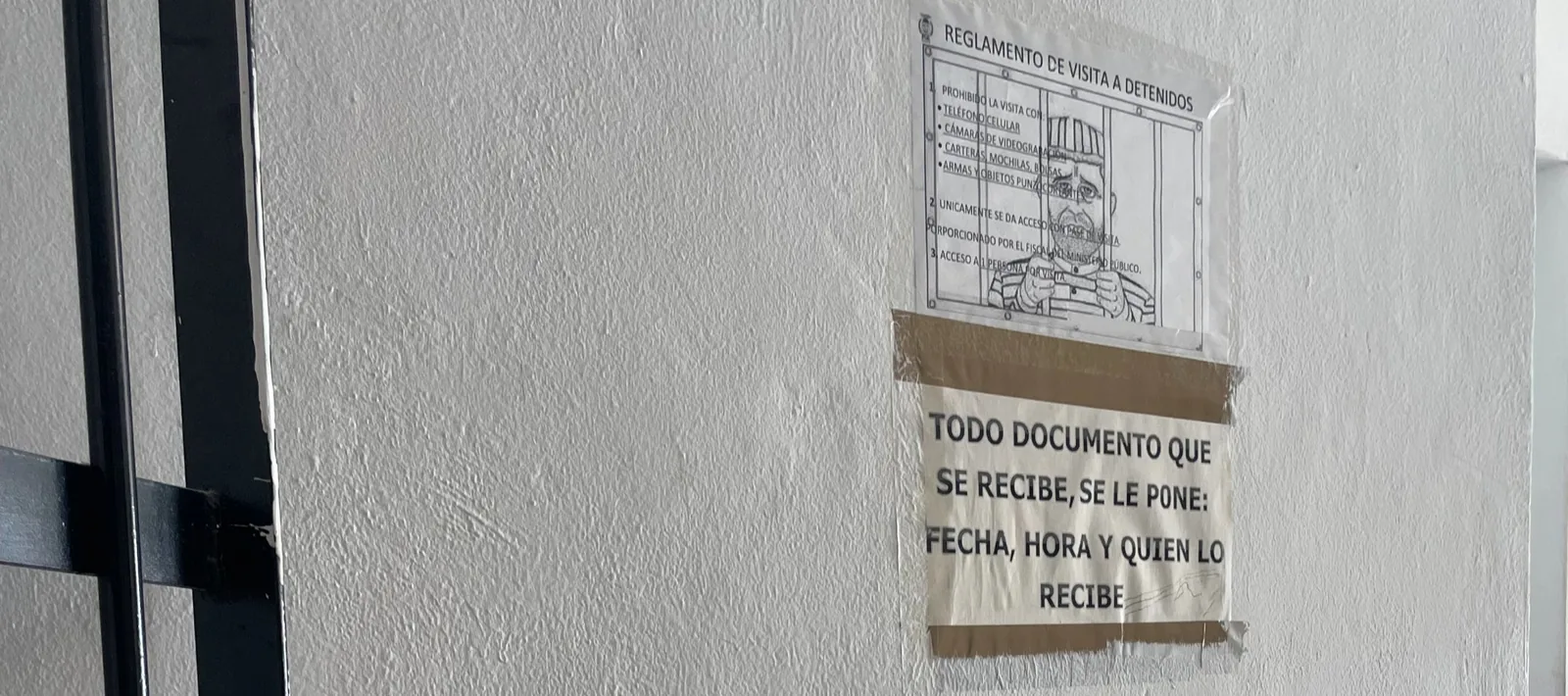 Posters in Spanish at a Mexican police station